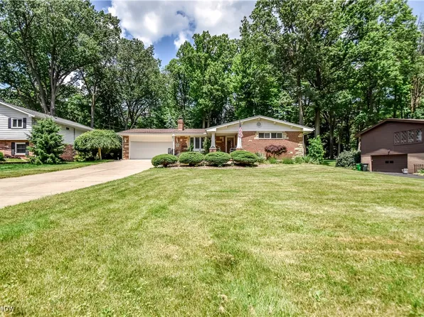 3031 S Oak Hill Rd, Silver Lake, OH 44224