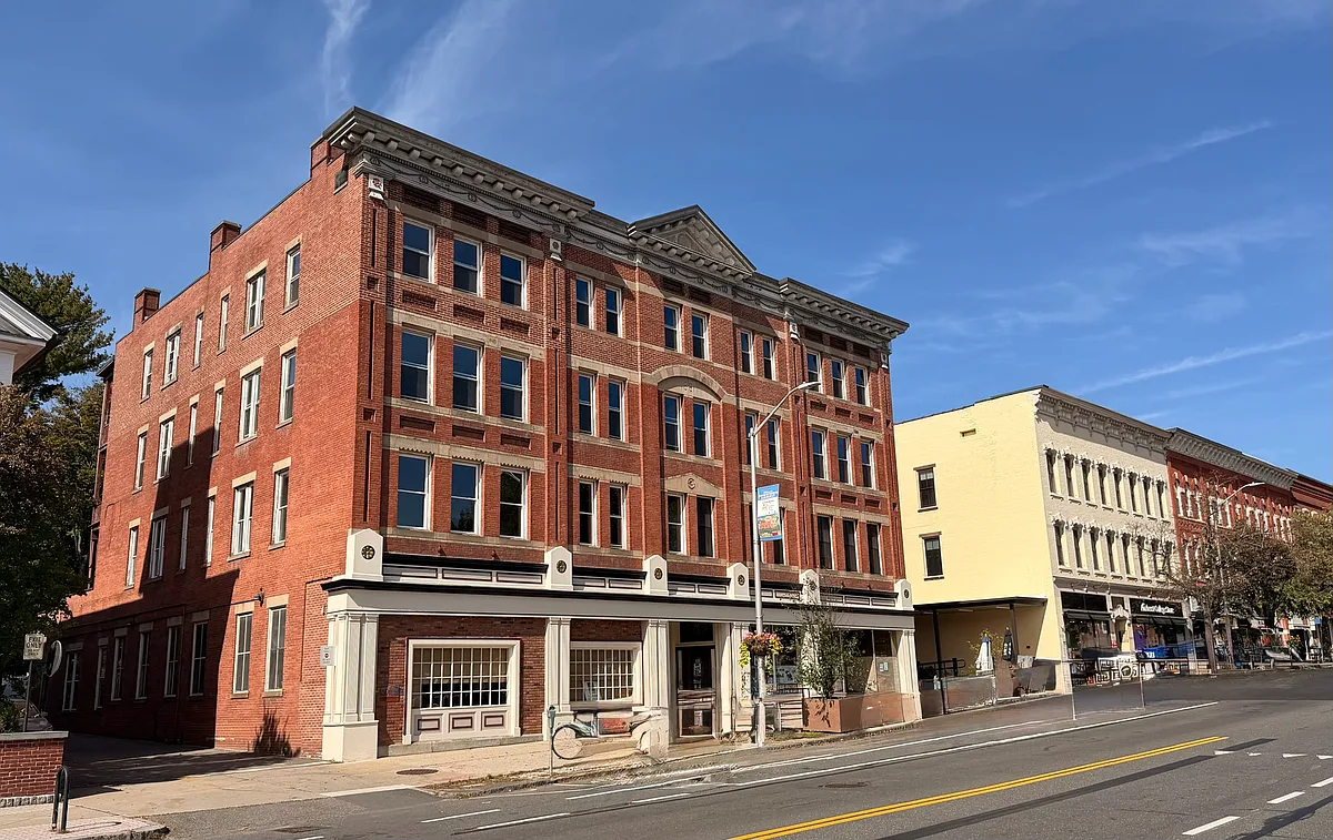 Building Photo - 69 S Pleasant St #7