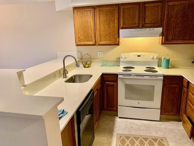 1st image of 375 Bellevue Way SE #4