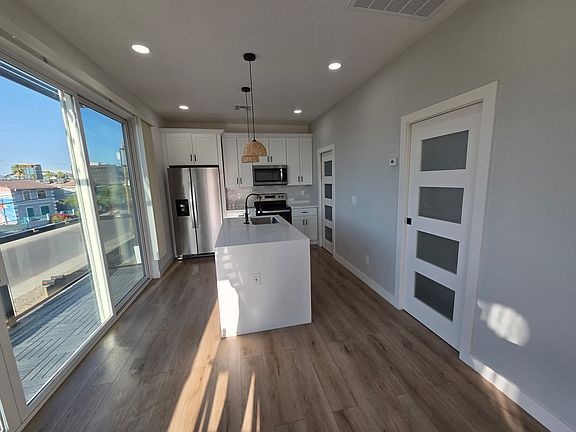 4th image of 901 S 4th Ave #901