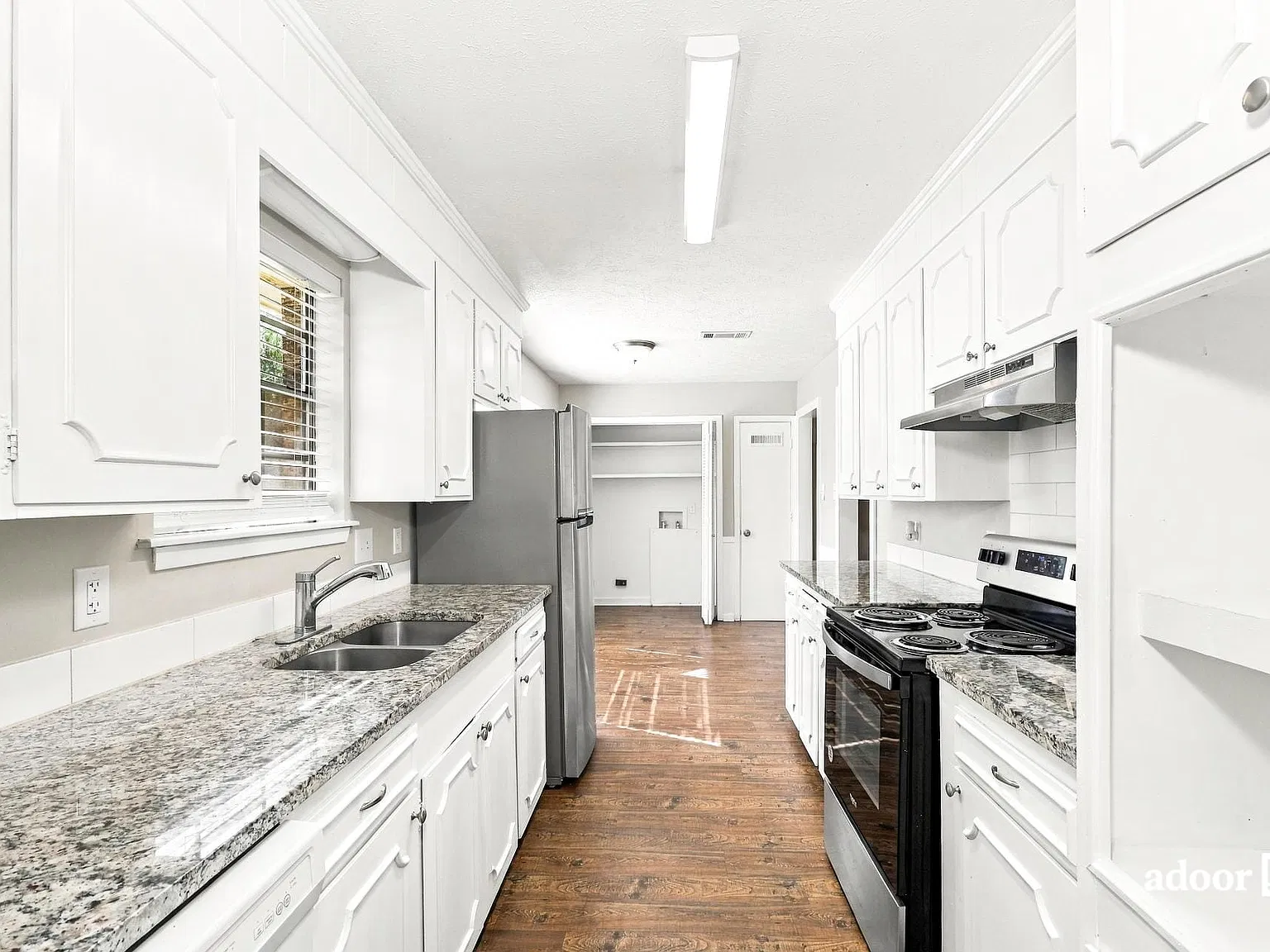 3 bed, 2.0 bath, 1800 sqft, $1,895 — Photo 3