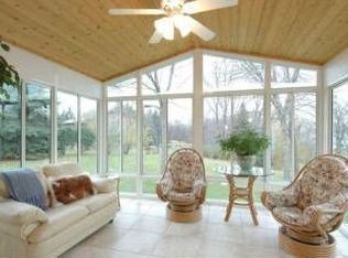 9696 Crestwood Ter, Eden Prairie, MN 55347