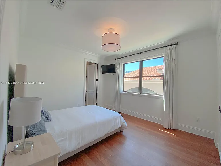 2561 Trapp Ave — Photo 15