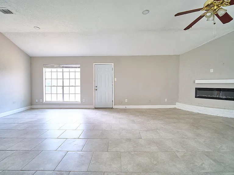 923 Kenforest Dr — Photo 5
