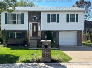 113 Hampton Ln, Hurricane, WV 25526