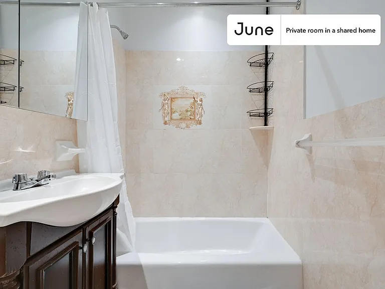 351 W 46th St #B — Photo 7