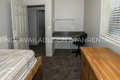 837 E 620 N Photo 1