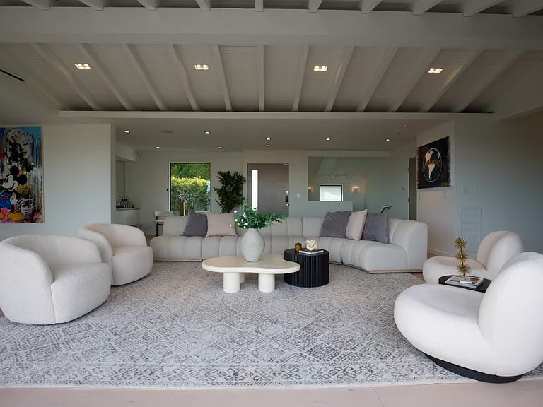 2260 Maravilla Dr — Photo 35