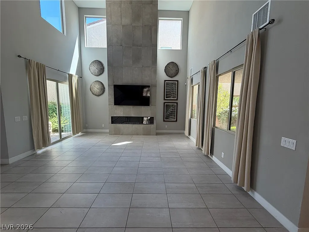 5 bed, 4.0 bath, 3029 sqft, $4,000 — Photo 4