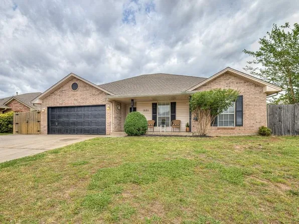 2121 NE 13th St, Moore, OK 73160