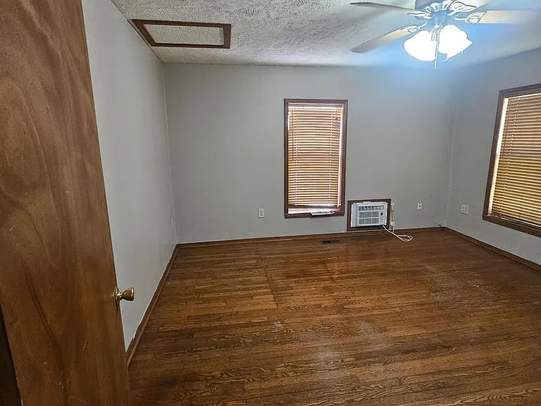 1012 W Elm Arc — Photo 4