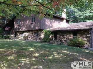 5845 Cedar Knoll Dr, Brighton, MI