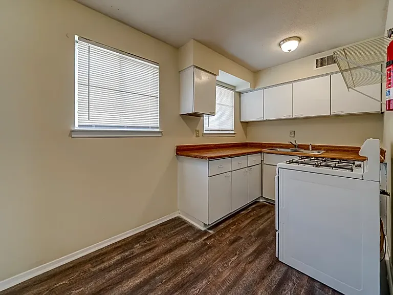 3439 Southern Ave — Photo 1