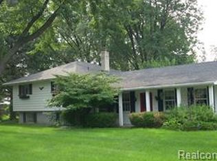 7145 Henry Dr, West Bloomfield, MI 48324