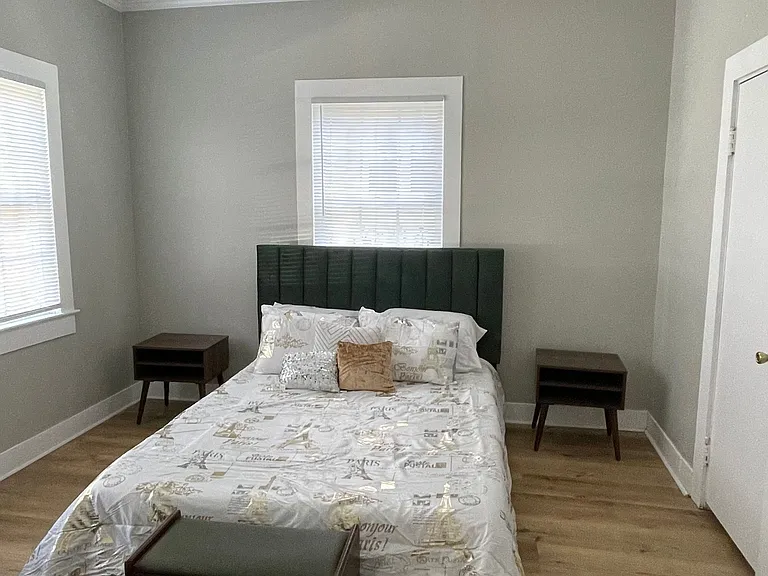 307 N Mitchell St — Photo 14