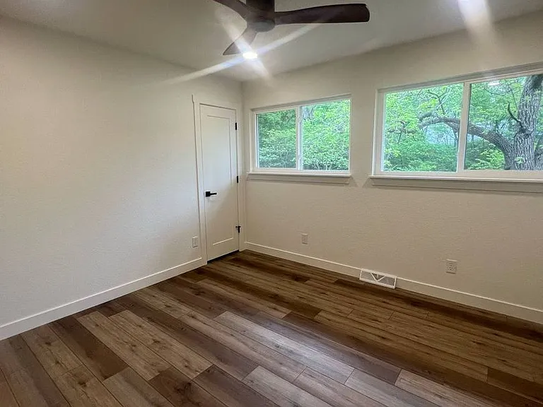 222 Valley St — Photo 13