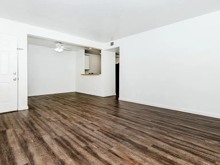 Victoria Square Apartments — Photo 29