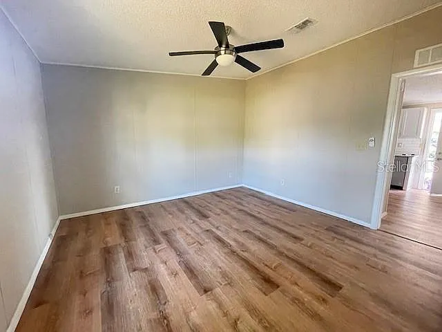 909 Orchid St — Photo 13