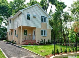 108 Van Nostrand Ave, Great Neck, NY 11024