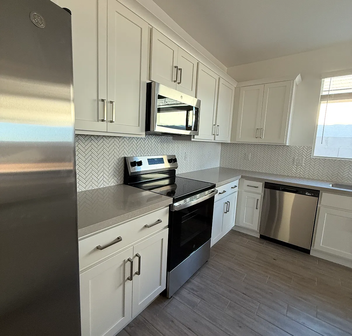 4 bed, 2153 sqft, $2,600 — Photo 2
