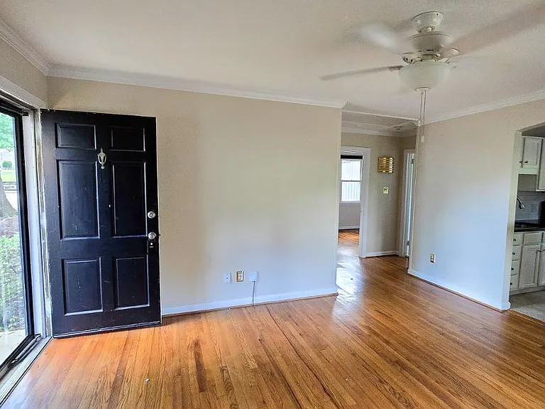 2211 Bernard St — Photo 8