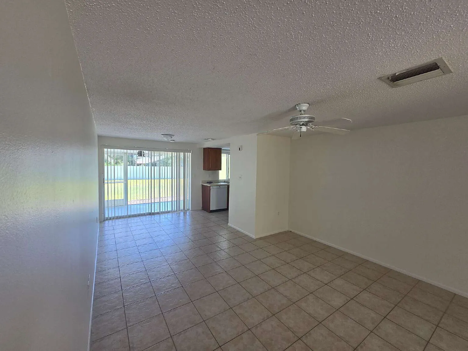 2 bed, 2.0 bath, 982 sqft, $1,600 — Photo 2