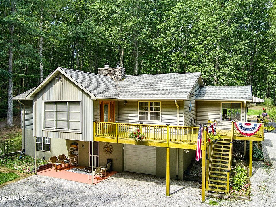 1st image of 381 Woodland Trl