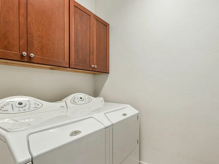 536 Evans Ct — Photo 16