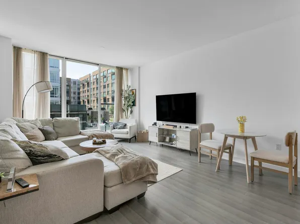 1200 Avenue At Port Imperial image 9 of 20