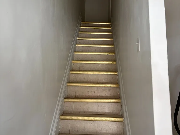 214 Earlscourt Ave — Photo 2
