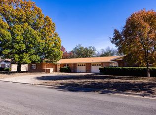 301-A/B Manor Dr, Kerrville, TX 78028