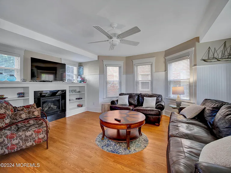 106 10th Ave — Photo 5