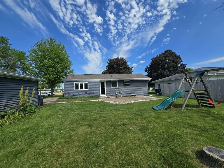 1146 Redwood Ln — Photo 5