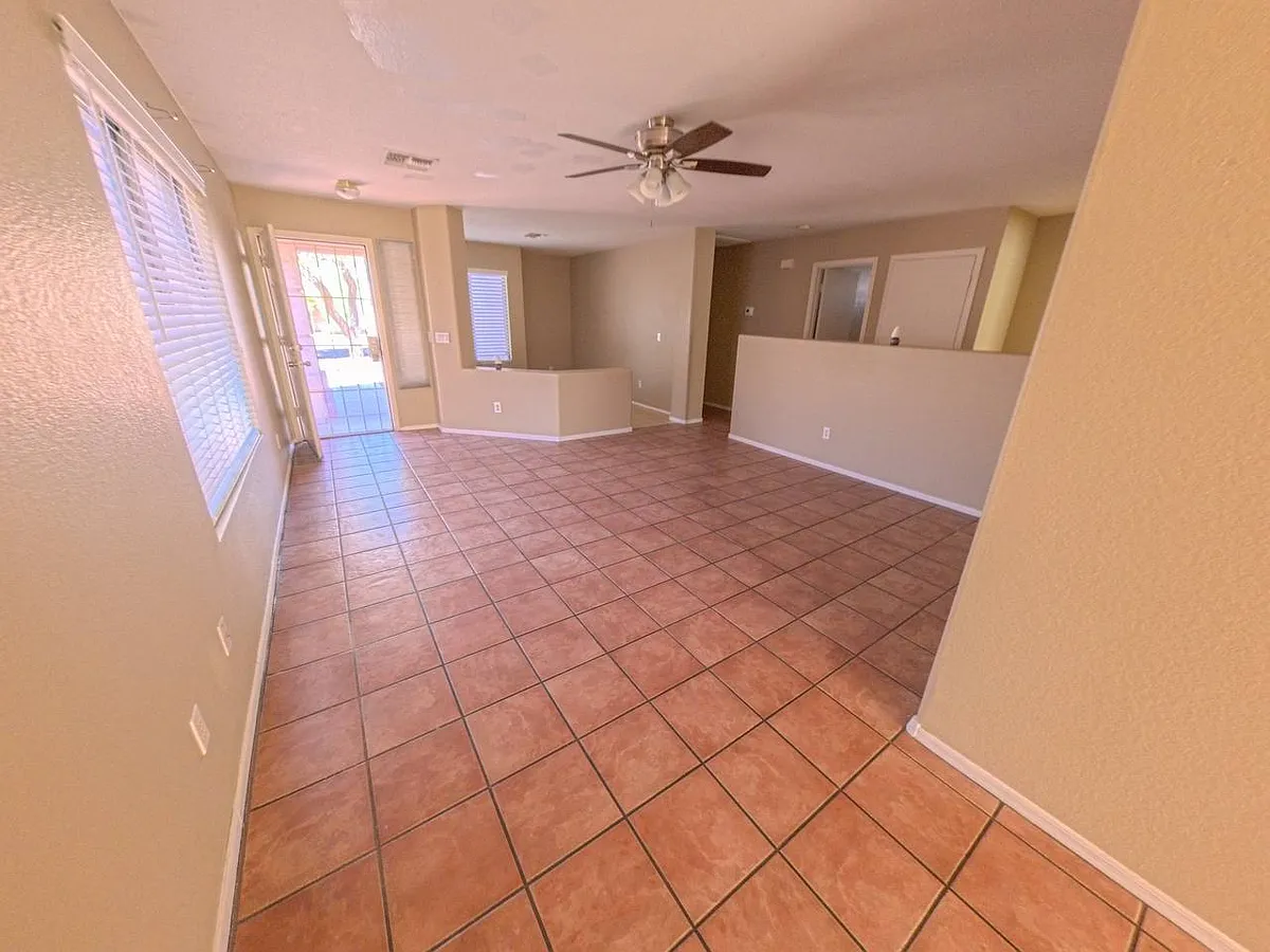 Building Photo - 3913 N 105th Dr