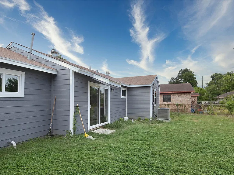 3205 Stallings Dr — Photo 5