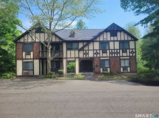 5 Essex Ct, Brookfield, CT 06804