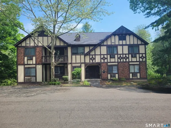 5 Essex Court, Brookfield, CT 06804