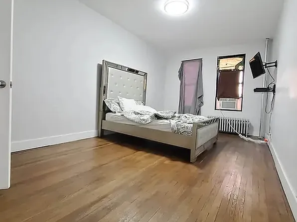 2110 Westbury Court image 5 of 15