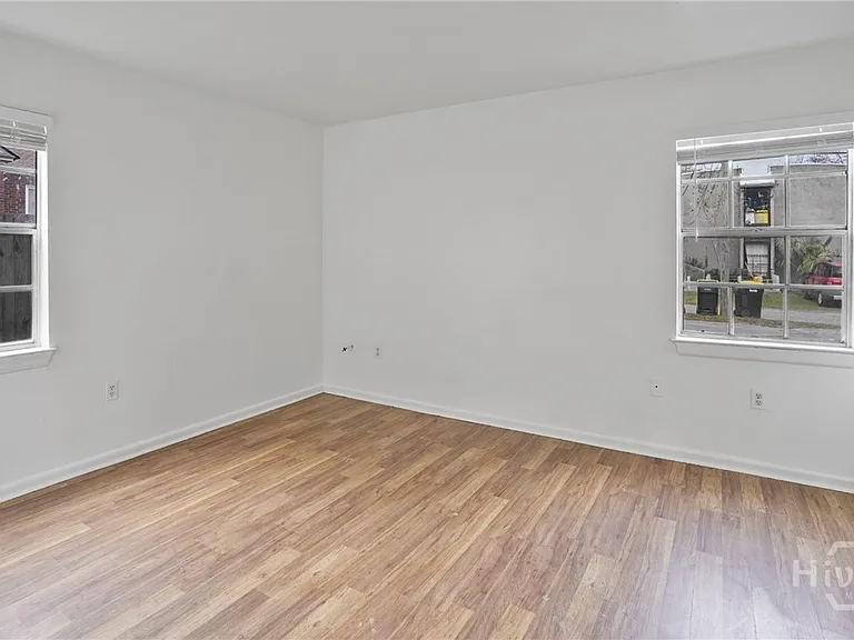 1220 E Victory Dr #1 — Photo 7