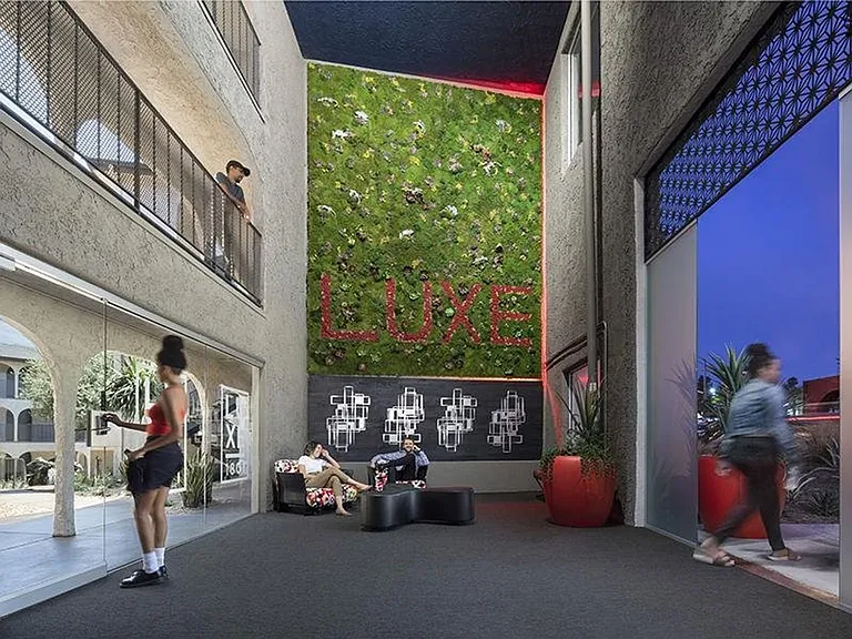 Luxe 1801 — Photo 102