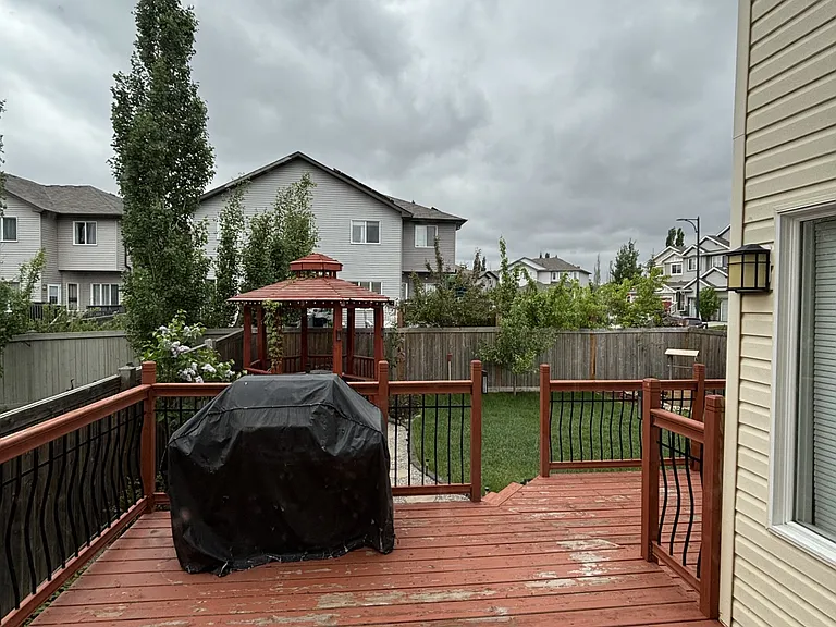 11721 16a Ave SW — Photo 9