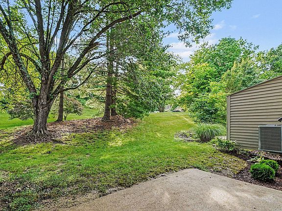 4th image of 51 Springhouse Dr
