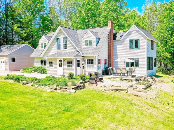 303 Clover Mill Road, Farmington, ME 04938