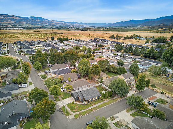5th image of 719 Nobility Dr