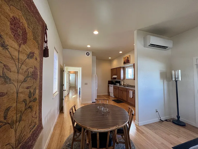 Furnished one Bedroom Apartment on 27 Acre Estate | Available Now — Photo 6