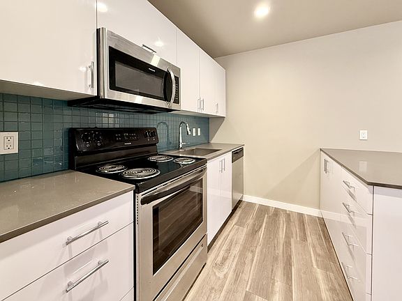 2nd image of 2017 N Blackwelder Ave #4