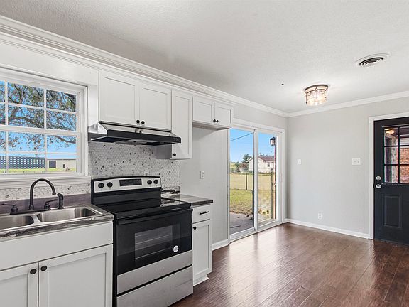 2nd image of 65 Boxwood Dr