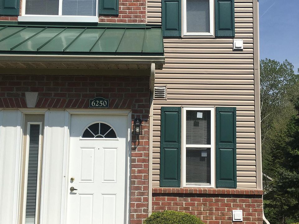 Front of condominium 