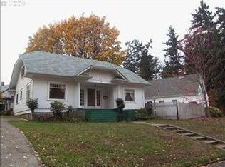 318 W Riverside Dr, Roseburg, OR 97470