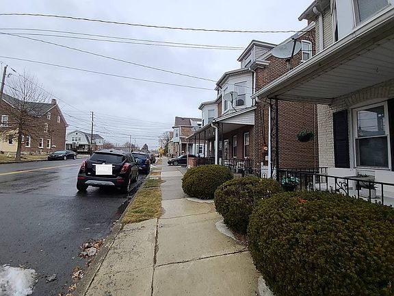 4th image of 822 Maple St